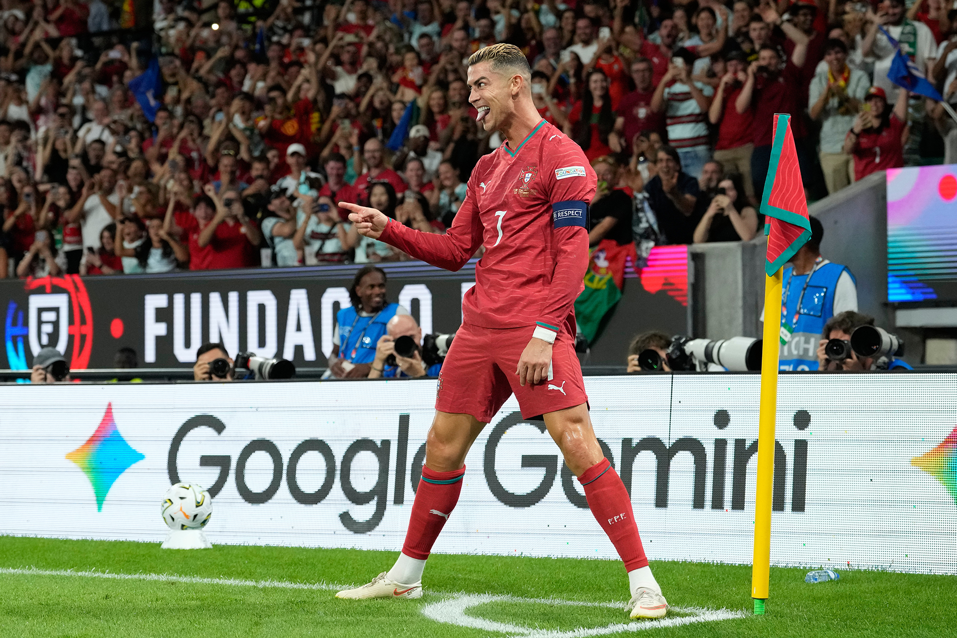 Ronaldo không thay đổi quyết tâm cống hiến cho Bồ Đào Nha

